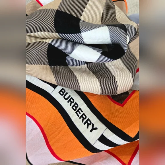 BURBERRY 90×90cm Multicolor Geometric Silk Scarf display picture 3